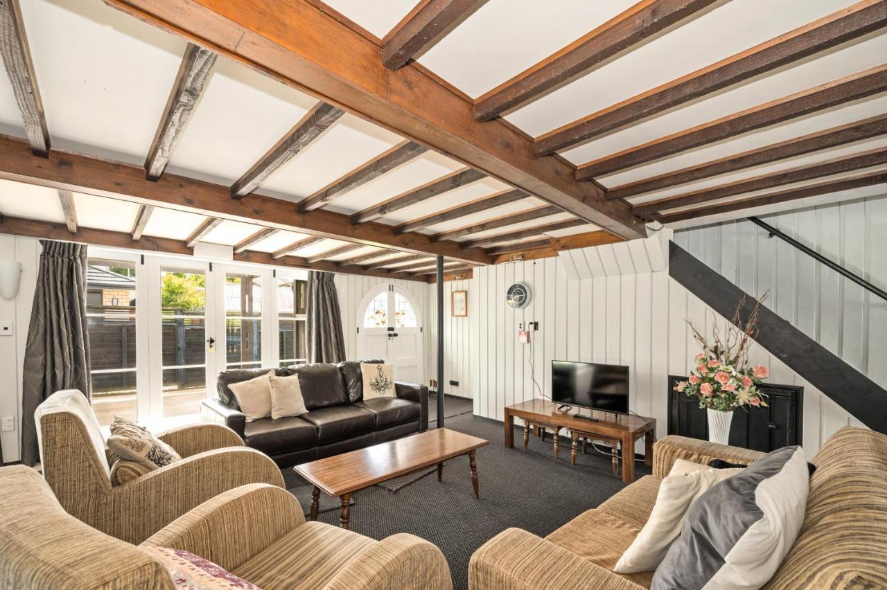 Springfield Rise Lodge - Rotorua Holiday Home Bagian luar foto
